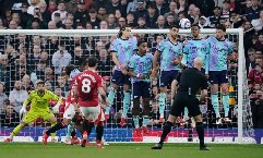 Báo Anh chỉ ra chi tiết bất thường trong bàn thắng của Fernandes vào lưới Arsenal