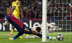 Bị tố ‘cướp’ bàn thắng, Raphinha phải lên tiếng xin lỗi đàn em