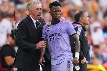 Ba CĐV Valencia vì phân biệt chủng tộc với Vinicius