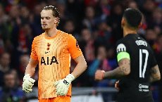 Thủng lưới 3 bàn sau 15 phút, thủ môn Tottenham ghi tên vào lịch sử theo cách cay đắng