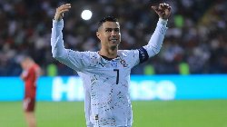 Ronaldo nhận giải ‘Cầu thủ xuất sắc nhất mọi thời đại’