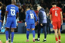 Mbappe chấn thương, nguy cơ lỡ đại chiến với Barcelona