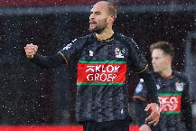 Bas Dost lắp máy khử rung tim như Eriksen, tạm rời xa bóng đá