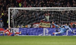 Alvarez bị hủy quả sút luân lưu vì lỗi hiếm gặp