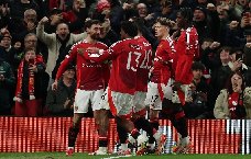 Fernandes tỏa sáng đưa MU vào tứ kết cúp C2 châu Âu