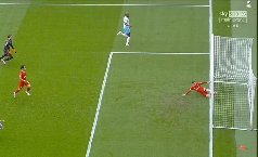 Robertson có pha cứu thua vạch vôi không tưởng