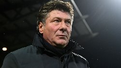 Napoli sa thải thầy cũ của Ronaldo, bổ nhiệm Walter Mazzarri