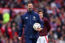 Nhà vô địch châu Âu muốn mời Van Nistelrooy làm HLV trưởng