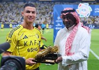 Ronaldo nhận Giày vàng Saudi Pro League