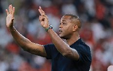 Indonesia sa thải HLV Kluivert