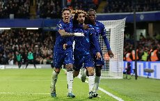 Chelsea phả hơi nóng vào gáy Liverpool