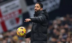 Quyết định gây phẫn nộ CĐV của HLV Amorim