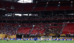 Sân Mercedes-Benz vắng lạnh trong ngày ra quân của Chelsea