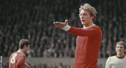 Huyền thoại Denis Law qua đời vì chứng Alzheimer và chứng mất trí nhớ