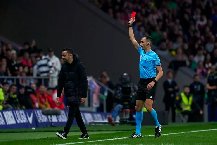 Xavi bị treo giò 2 trận sau thẻ đỏ ở trận gặp Atletico 