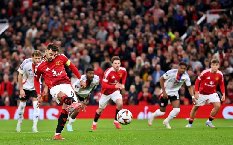 Màn ngược dòng của MU trước Lyon lập nhiều kỷ lục