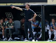 Lộ danh tính 3 ngôi sao vừa bị HLV Alonso gạch tên khỏi kế hoạch