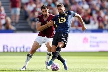 Giroud tạo cột mốc vĩ đại ở tuổi 38