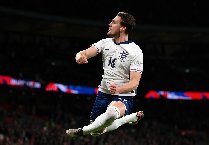 Harwood-Bellis, cầu thủ ghi bàn trong trận ra mắt ‘Tam sư’ là ai?