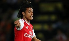 Người cũ phơi bày góc khuất phòng thay đồ Arsenal, hết bị xa lánh lại đến hắt hủi