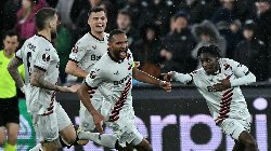 Leverkusen phá kỷ lục bất bại toàn châu Âu