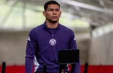 MU trao số áo cho tân binh Diego Leon