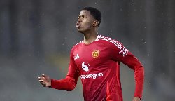 CĐV sửng sốt với báu vật ghi 20 bàn trong màu áo MU