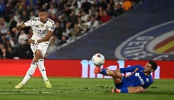 Real Madrid thắng nhọc Getafe, trở lại ngôi đầu La Liga
