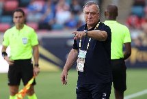 Dick Advocaat chuẩn bị trở thành HLV cao tuổi nhất dự World Cup