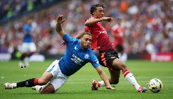 CĐV MU 'phát cuồng' vì tân binh Leny Yoro sau 15 phút thi đấu