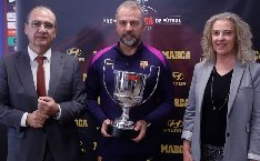 HLV Flick nhận giải HLV xuất sắc nhất La Liga