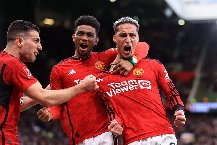 Cảnh sát can thiệp vào trận bán kết FA Cup của MU