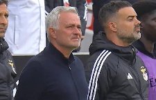 Lý do khiến Mourinho bật khóc ở trận Benfica gặp Vitoria Guimaraes