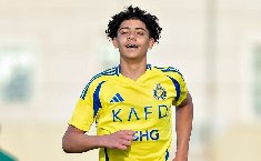 Al Nassr cân nhắc đưa con trai Ronaldo lên đội 1