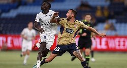Kết quả bóng đá hôm nay tối 22/11: Newcastle Jets thua đau Central Coast Mariners