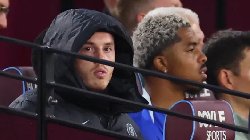 Cole Palmer dính chấn thương trong lúc khởi động