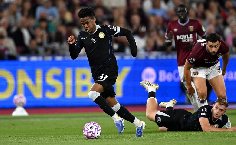 Estevao tạo cột mốc lịch sử trong lần đầu đá chính ở Ngoại hạng Anh