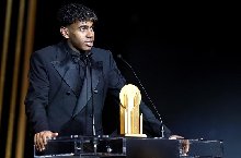 Yamal lần thứ 2 liên tiếp đoạt giải Cầu thủ trẻ xuất sắc nhất năm