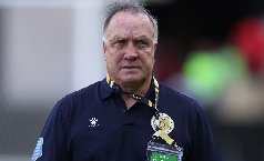 HLV Advocaat từ chức sau kỳ tích cùng ĐT Curacao