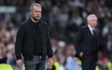 Flick đồng ý ở lại Barcelona đến năm 2027