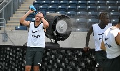Chelsea ngán ngẩm vì không thể tập luyện giữa cái nóng 40°C