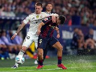 Real Madrid hủy diệt Levante, vững vàng trên đỉnh La Liga