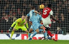 Partey lập siêu phẩm, Arsenal thu hẹp cách biệt với Liverpool