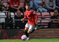 Shea Lacey là ai? Hồ sơ cầu thủ 18 tuổi vừa được điền tên vào đội hình 1 MU đấu Everton