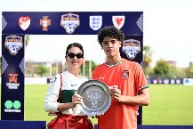 Con trai Ronaldo thử việc tại Real Madrid