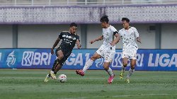 Kết quả bóng đá hôm nay tối 25/4: Madura United hòa đáng tiếc trước Dewa United