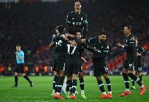 Slot cân bằng kỷ lục của hai đàn anh, Liverpool dẫn Man City 8 điểm
