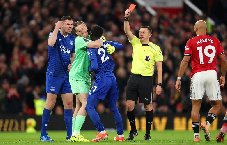 Sao Everton lĩnh thẻ đỏ vì hành vi phi thể thao với… đồng đội