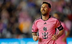 Messi tranh giải Oscar bóng đá danh giá với Haaland