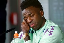 Vinicius bật khóc trong buổi họp báo của Brazil